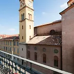 Santa Maria Square View - Family Accomodation