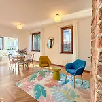 Villa Corelli - Parking And Exclusive Garden