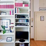 Altido Warm Flat For 3 In Isola, 10 Min To Centre