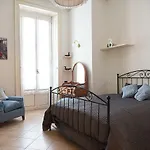 Elegant Apartment In Sant\'Ambrogio