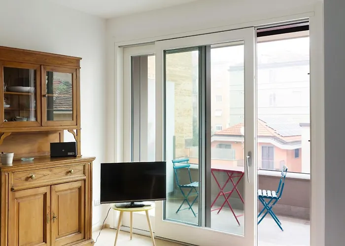 Joivy Stylish 1-Bedroom Flat