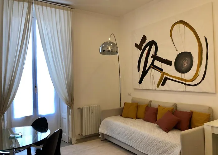 Casa Alberto da Giussano, elegante bilocale in centro con balcone sul parco