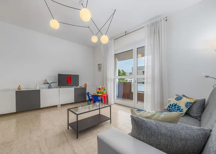 Niguarda-Zara Xxl Home,Two Balconies,Wifi,Family