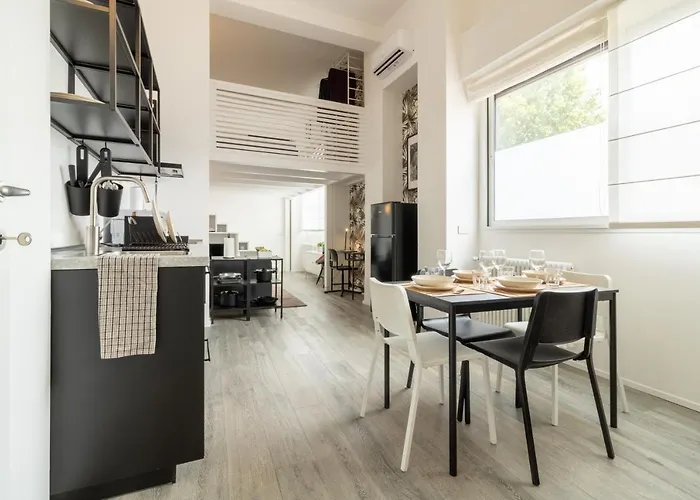 Navigli - Chic And Sophisticated Home In Milan