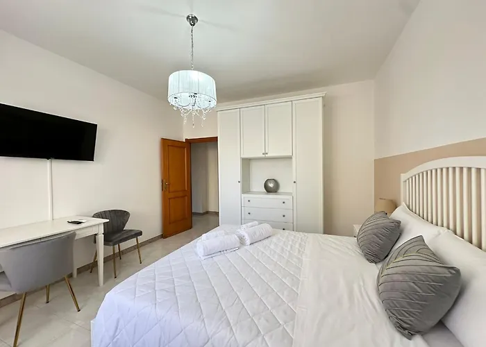 Pm 57 Via Giovanni Antonio Amadeo Guest House