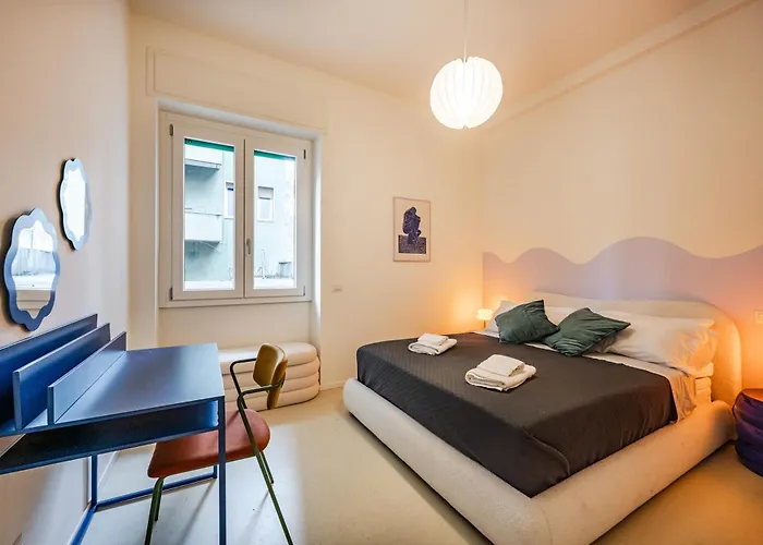 Design And Silence - Wide Renovated Apartment 2 Stops Form Centrale