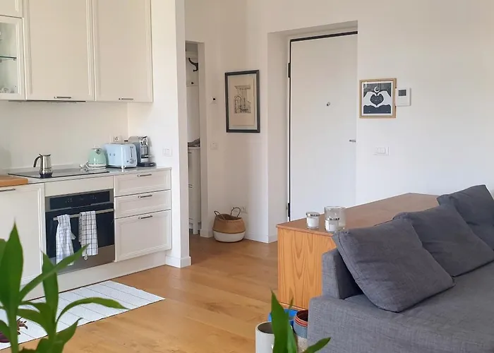 Milano Isola - Bright 2-Room Apartment With Balcony
