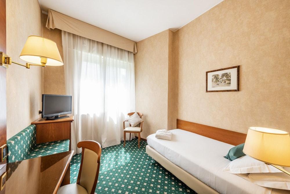 Hotel Ascot 4*