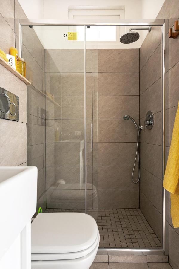 A Yellow Touch - Modern In Isola Lejlighed *