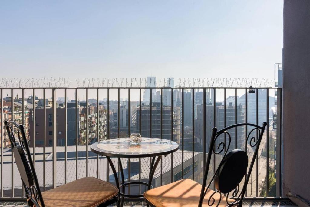 Fiera Milanocity View With Terrace Next To Shopping Mall Apartment Milan