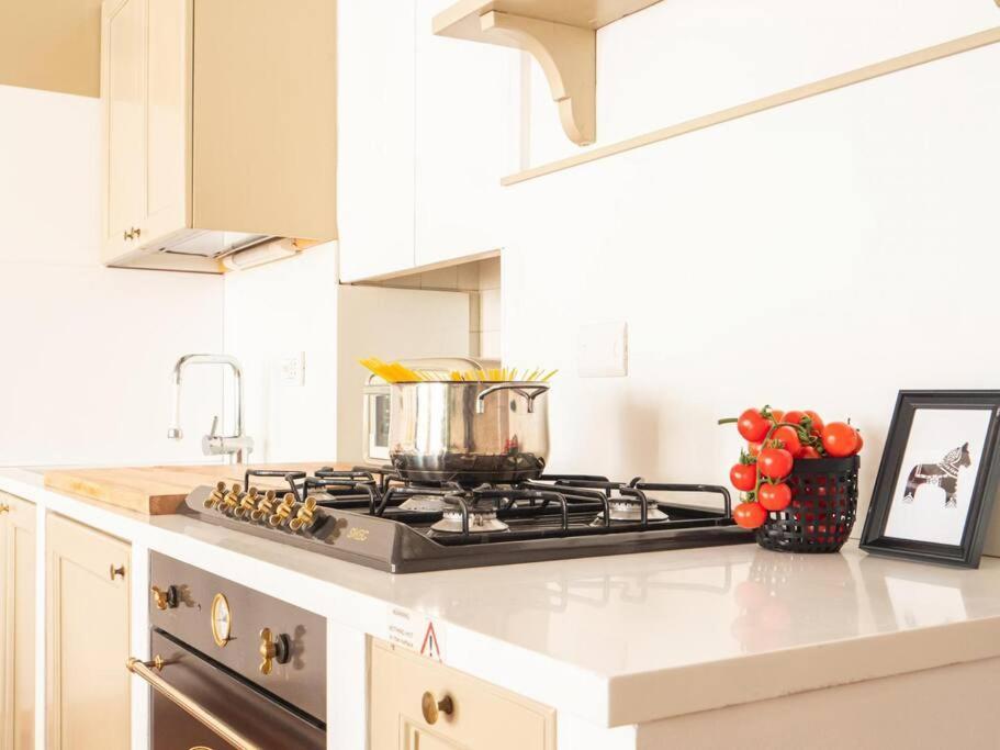Romantic Flat On Navigli River By Easylife