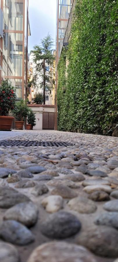 Santarella Milano