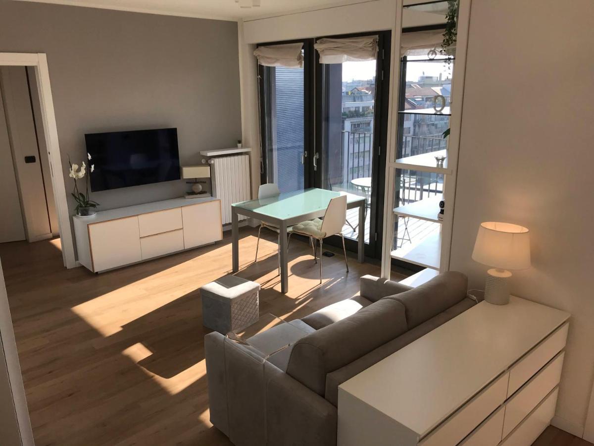 Apartment Fiera Milanocity View With Terrace Next To Shopping Mall Milan