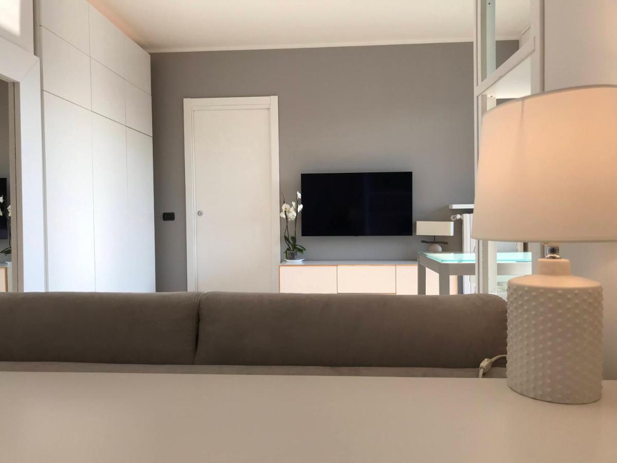 Apartment Fiera Milanocity View With Terrace Next To Shopping Mall *