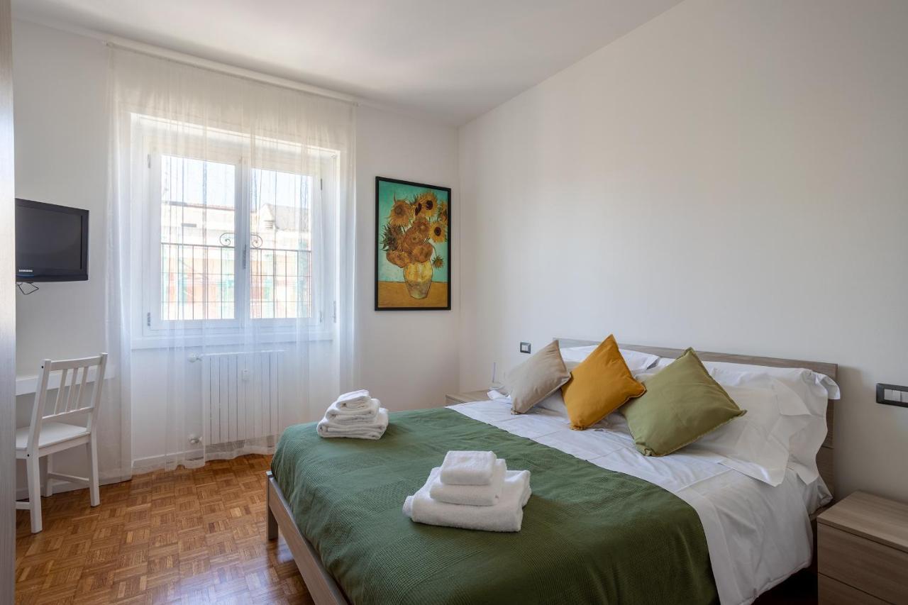 - Parking And Comfort - Spacious Up To 8 Pax Appartamento Milano