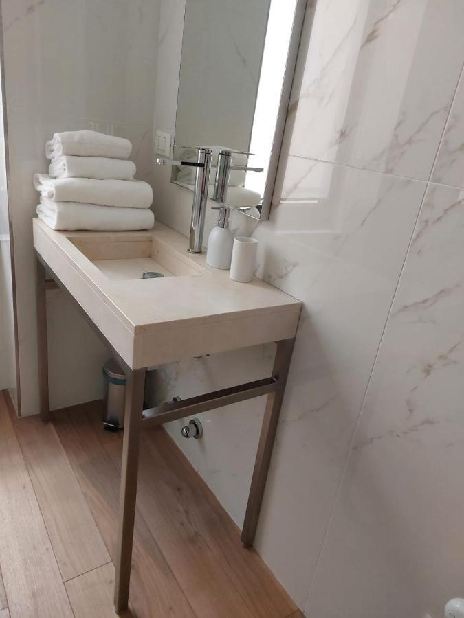 Apartment Nj & San Pietro All'orto 6 *