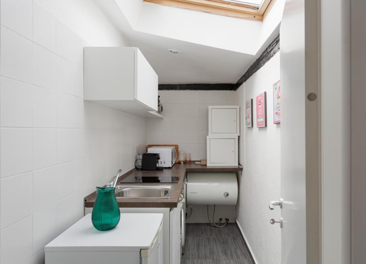2 Bedroom 2 Bathroom Apt - Duomo 1 Milan