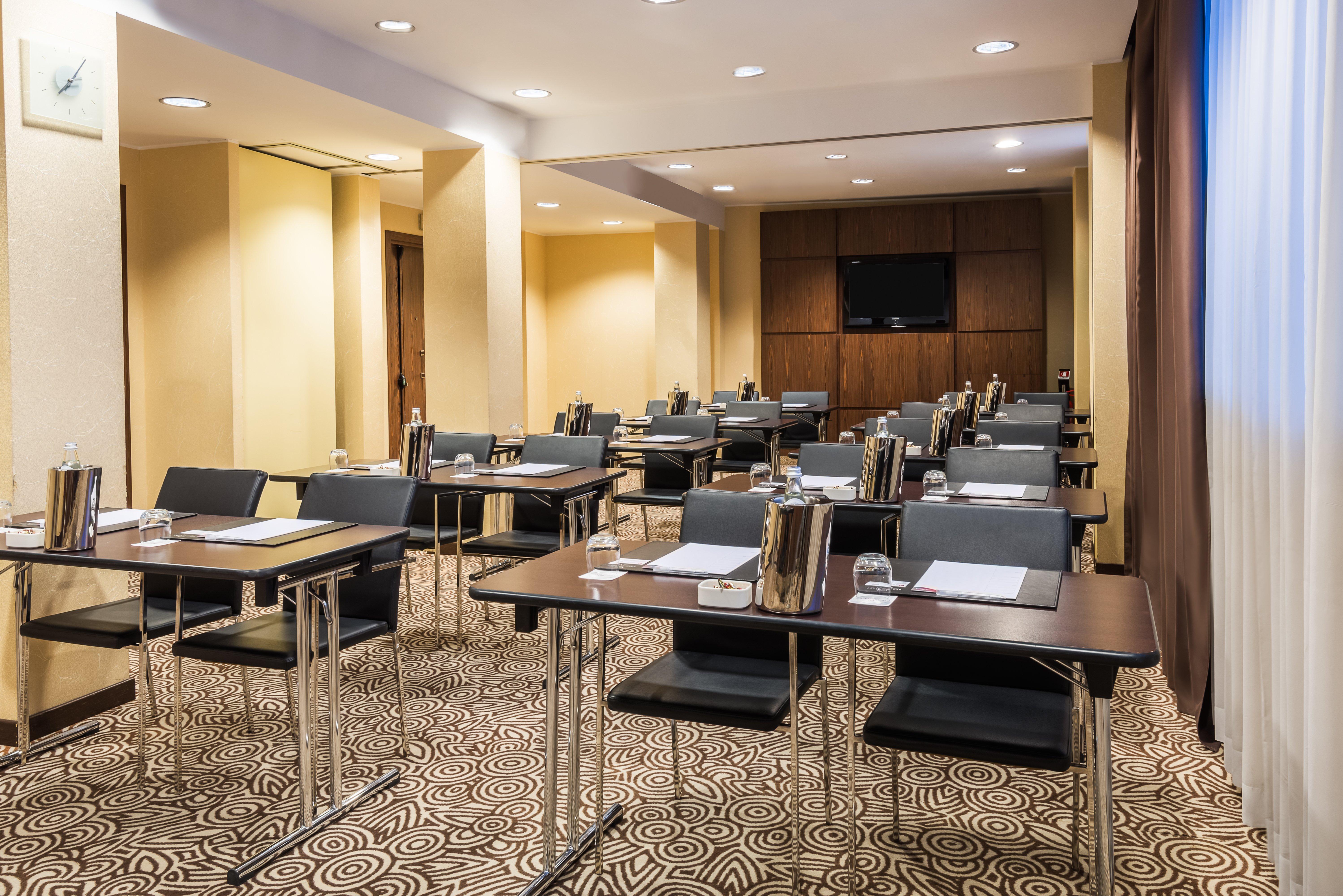 Crowne Plaza By Ihg Hotell