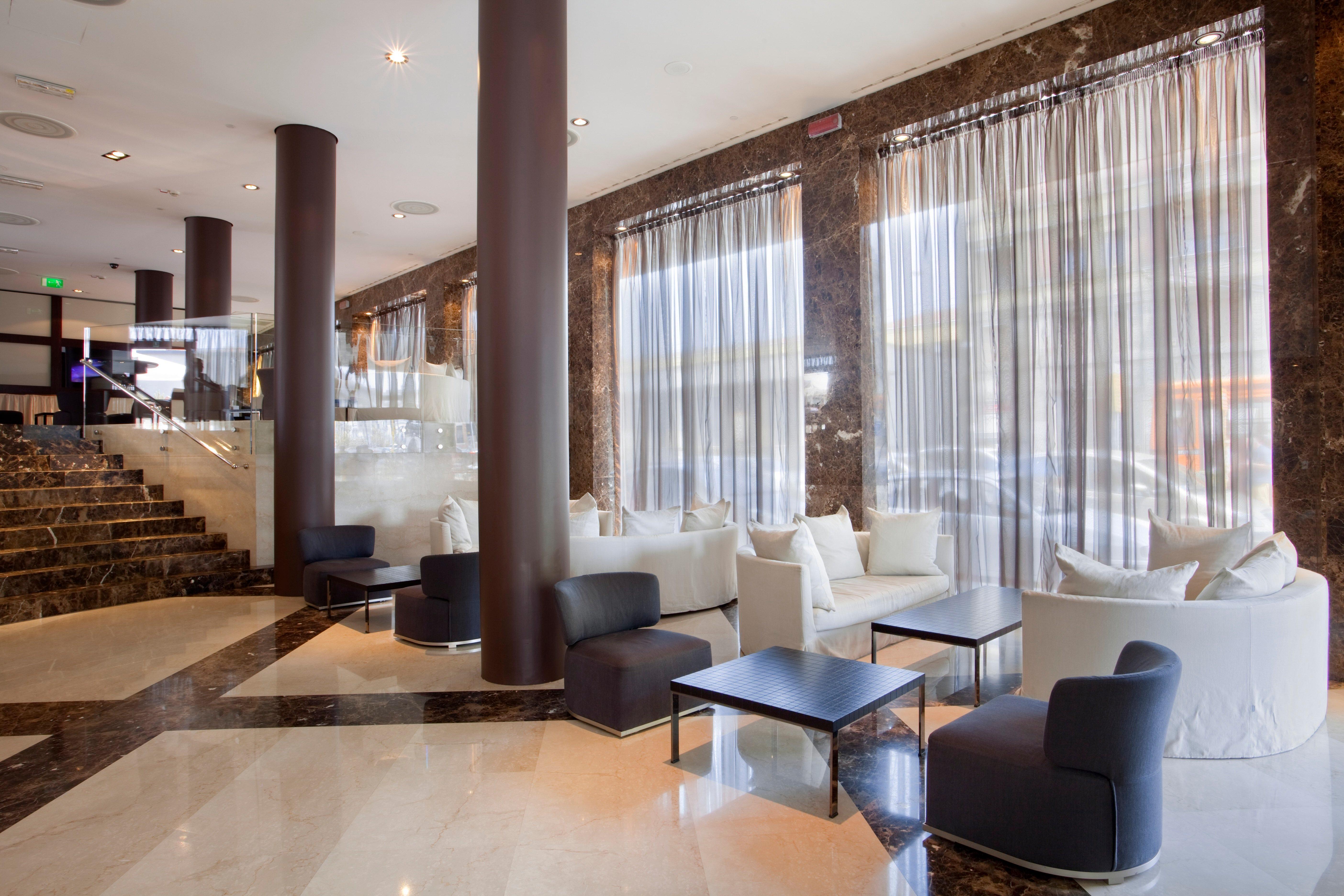 Crowne Plaza By Ihg Hotell