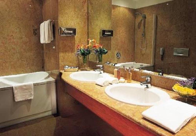 Ascot Hotel 4*