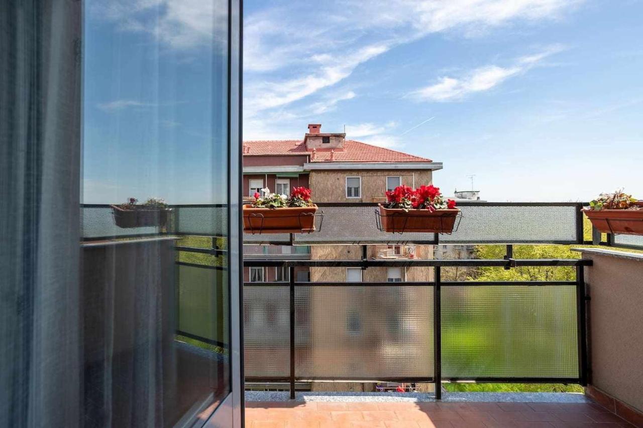- Parking And Comfort - Spacious Up To 8 Pax Appartamento Milano