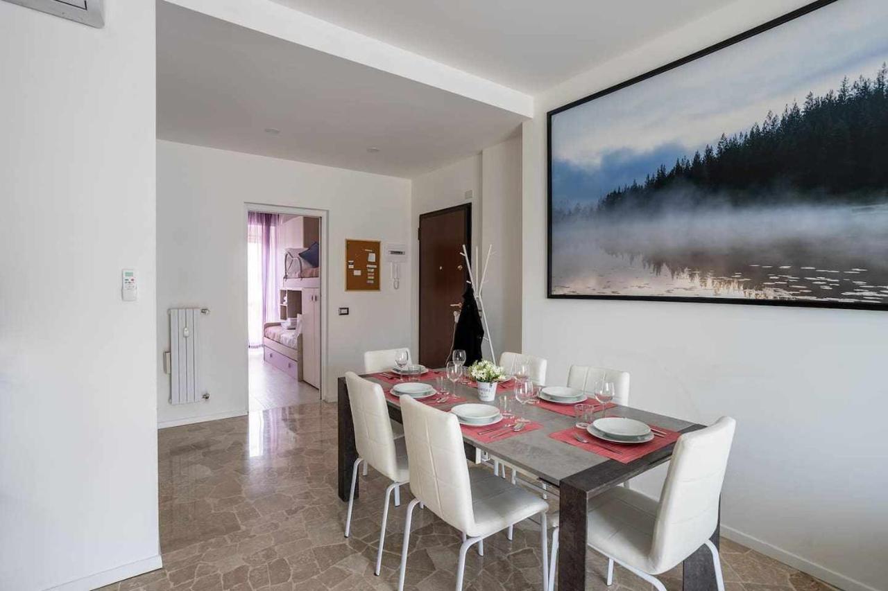 - Parking And Comfort - Spacious Up To 8 Pax Appartamento Milano