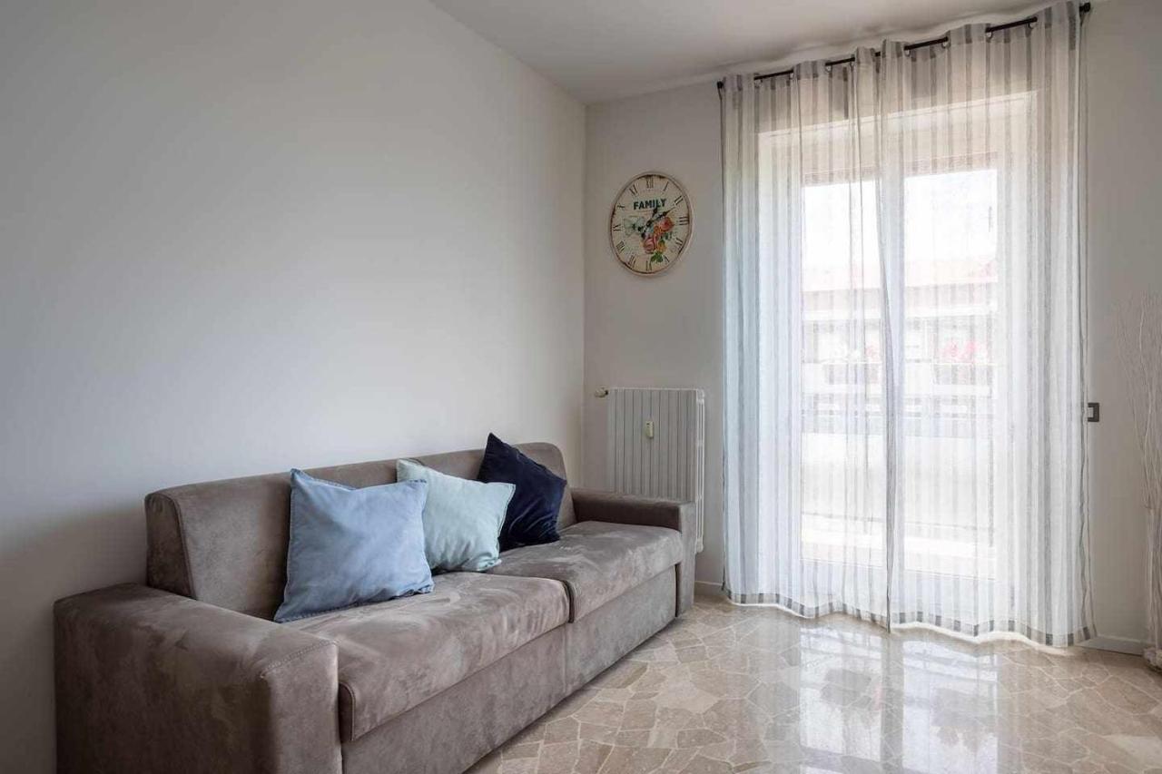 - Parking And Comfort - Spacious Up To 8 Pax Appartamento Milano