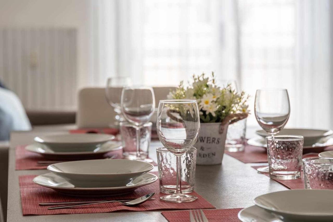 - Parking And Comfort - Spacious Up To 8 Pax Appartamento Milano
