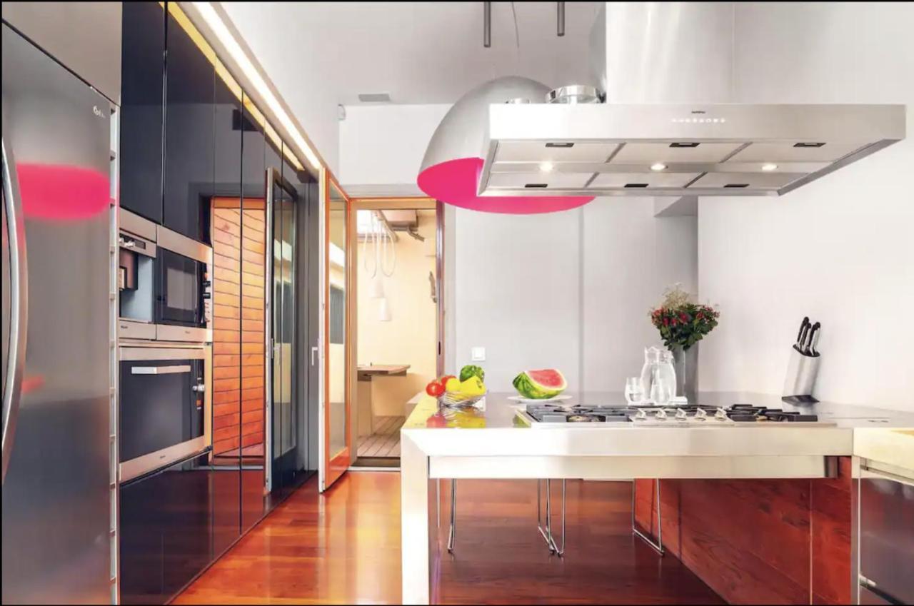 Unique Penthouse 10 Steps From Duomo Leilighet