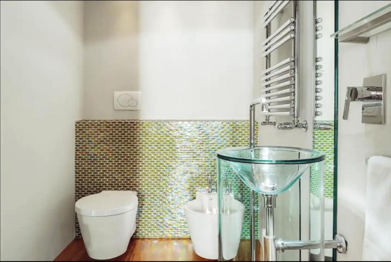 Unique Penthouse 10 Steps From Duomo Leilighet
