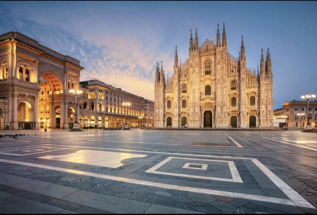 Unique Penthouse 10 Steps From Duomo Leilighet *
