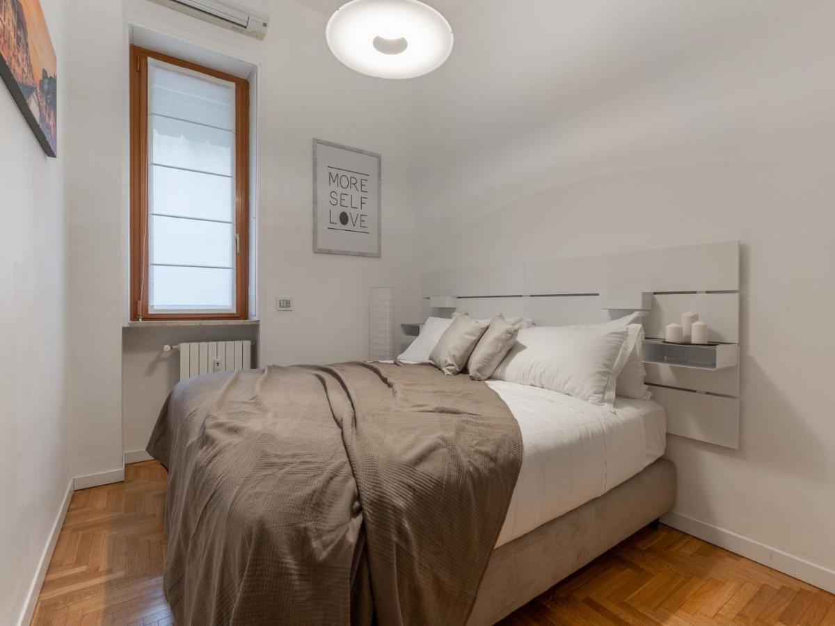 The Rent - Spacious Three-bedroom In Moscova Milano