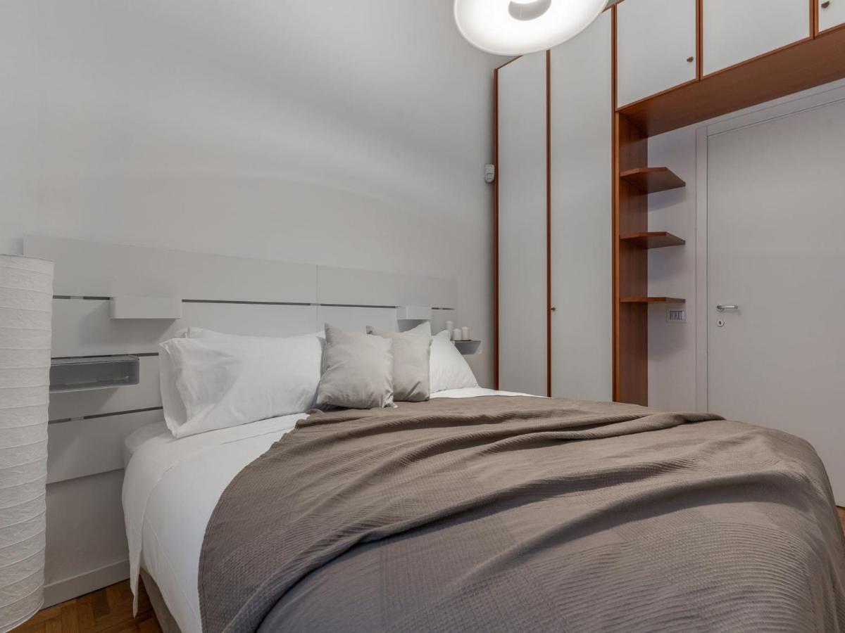 The Rent - Spacious Three-bedroom In Moscova Appartamento