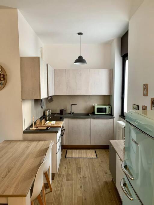 Lejlighed Con Terrazzo Sui Tetti Milanesi