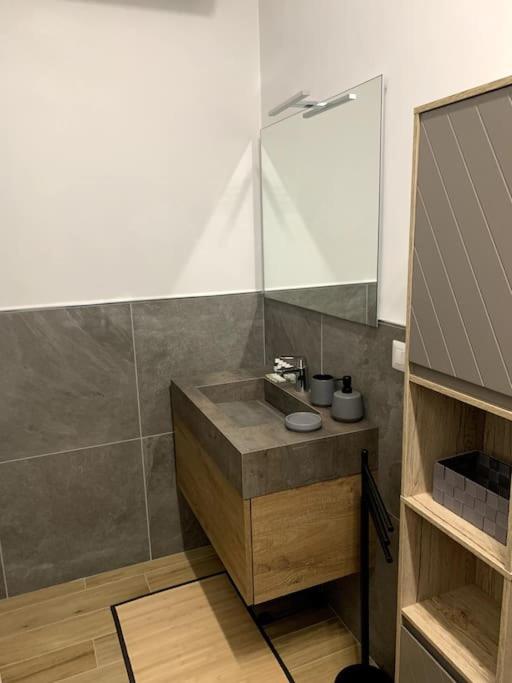 Con Terrazzo Sui Tetti Milanesi Lejlighed *