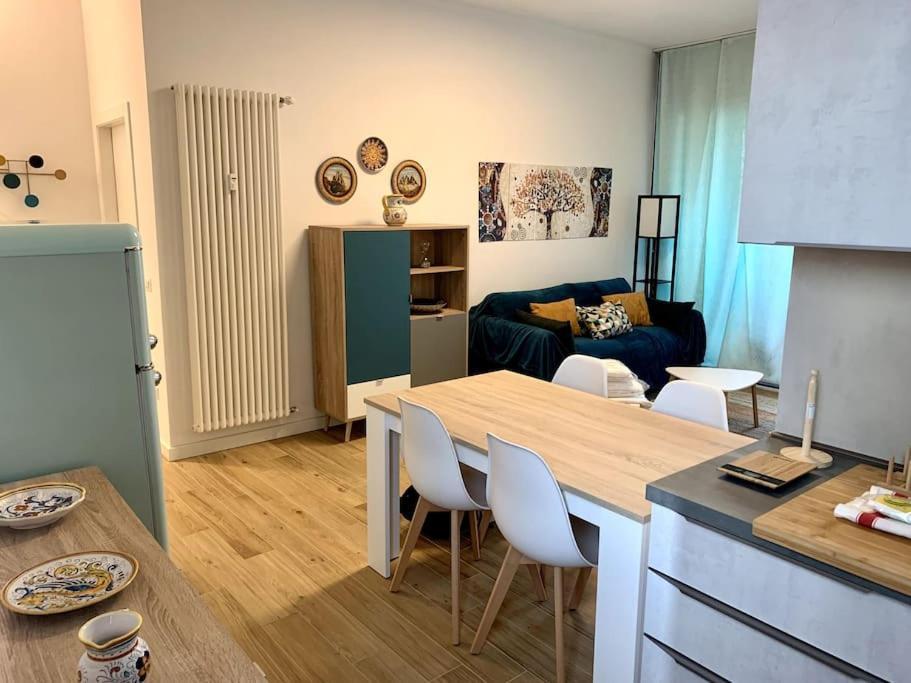Lejlighed Con Terrazzo Sui Tetti Milanesi
