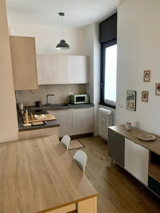 Con Terrazzo Sui Tetti Milanesi * Milano
