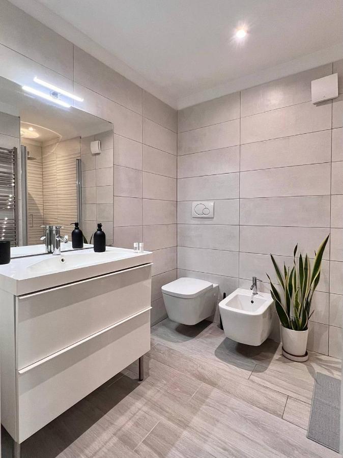 Life Is Beautiful Design Loft Navigli Romolo, Netflix, Wifi, Ac And Street Parking Appartamento *