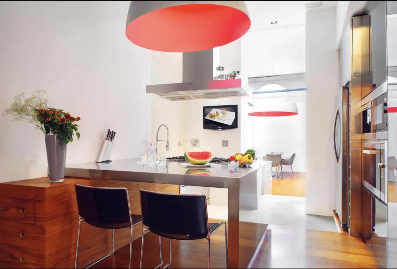 Unique Penthouse 10 Steps From Duomo Leilighet