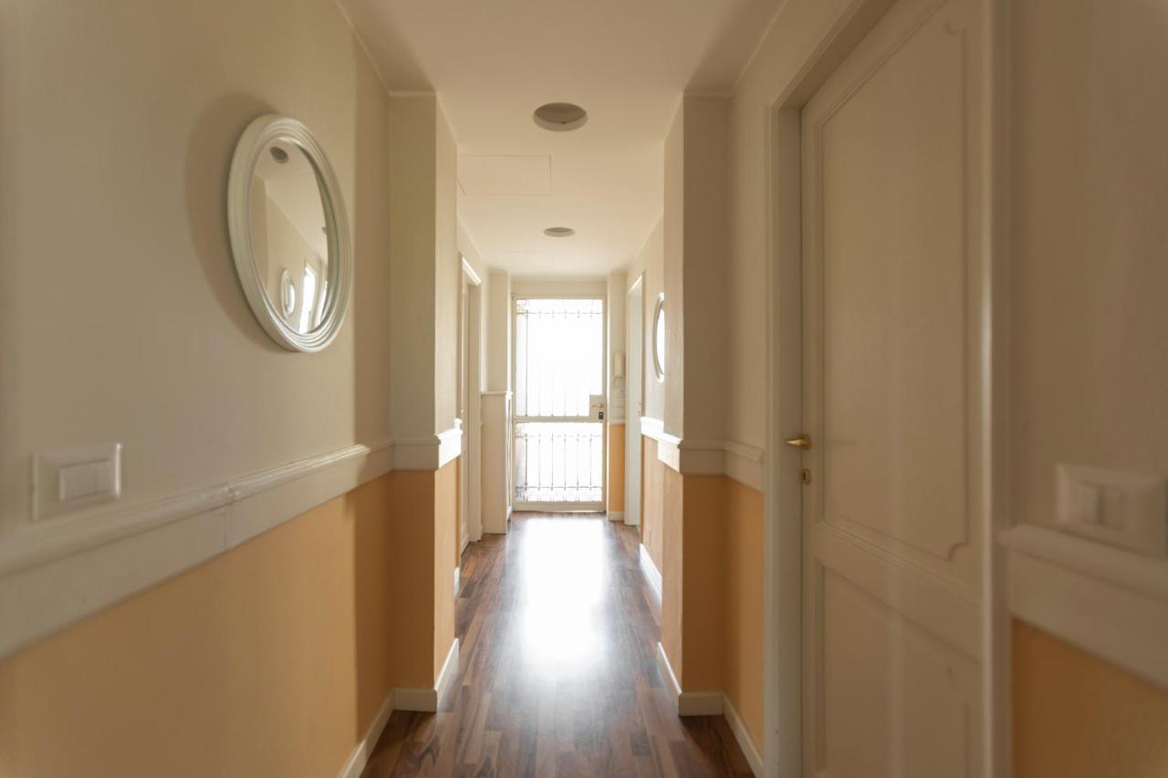 Montenapoleone - Sant Andrea Charme Penthouse Apartment Milan