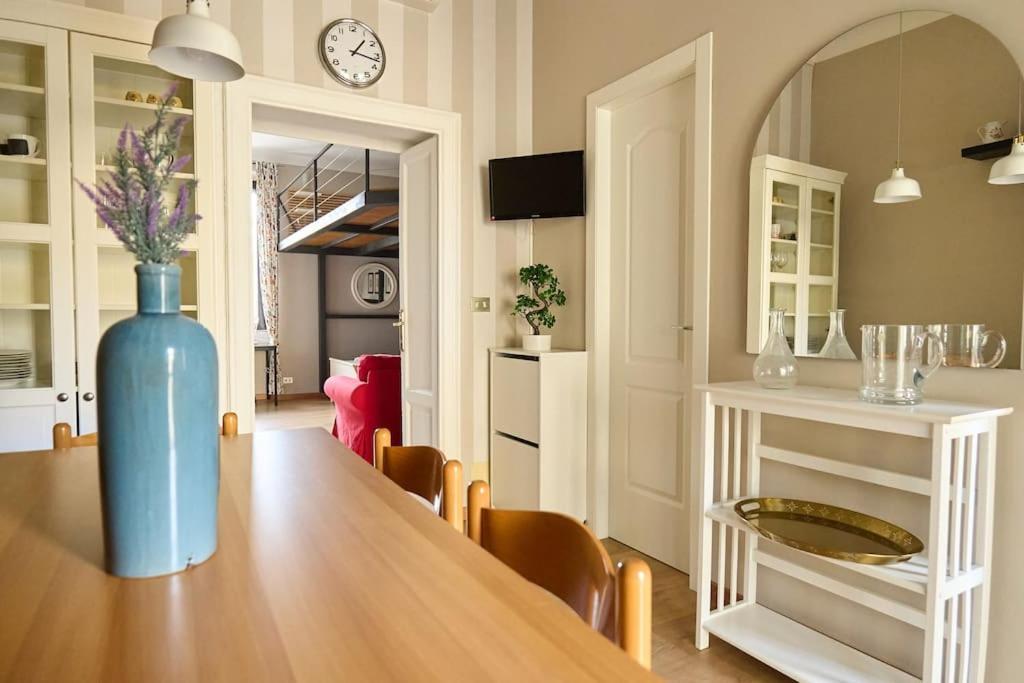 Modern - Near Isola Distric And Apartment Milan