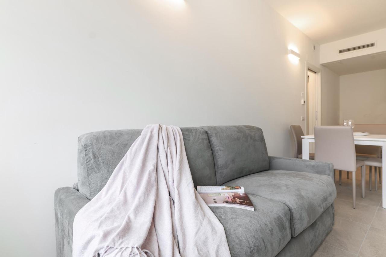 Contempora - Rosellini 6a * Milaan
