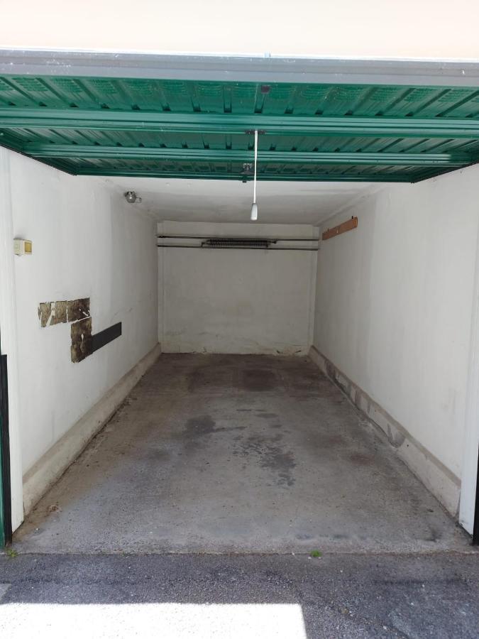- Parking And Comfort - Spacious Up To 8 Pax Milano