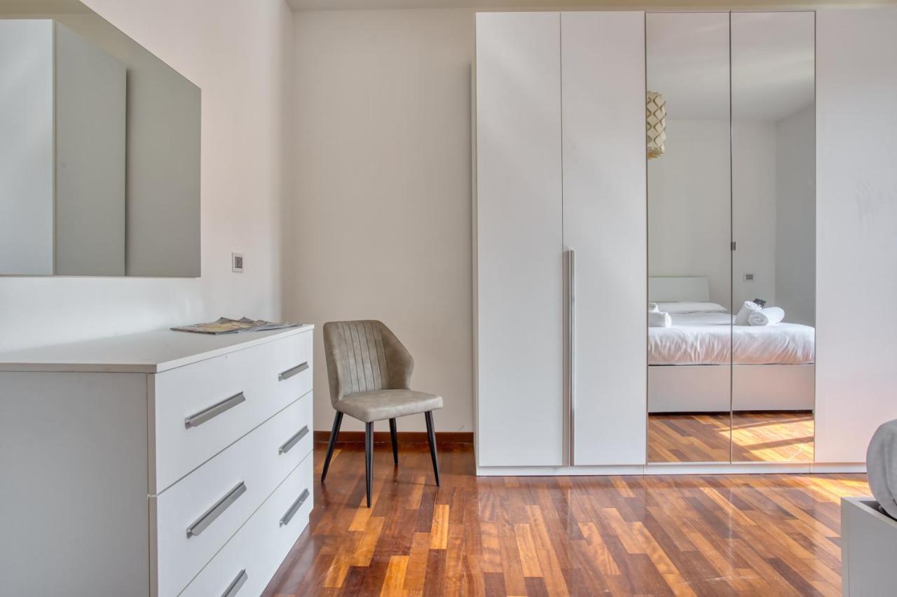 Apartment Joivy Tasteful Flat With Balcony Milan