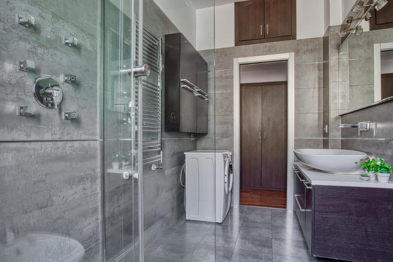 Joivy Tasteful Flat With Balcony Apartment