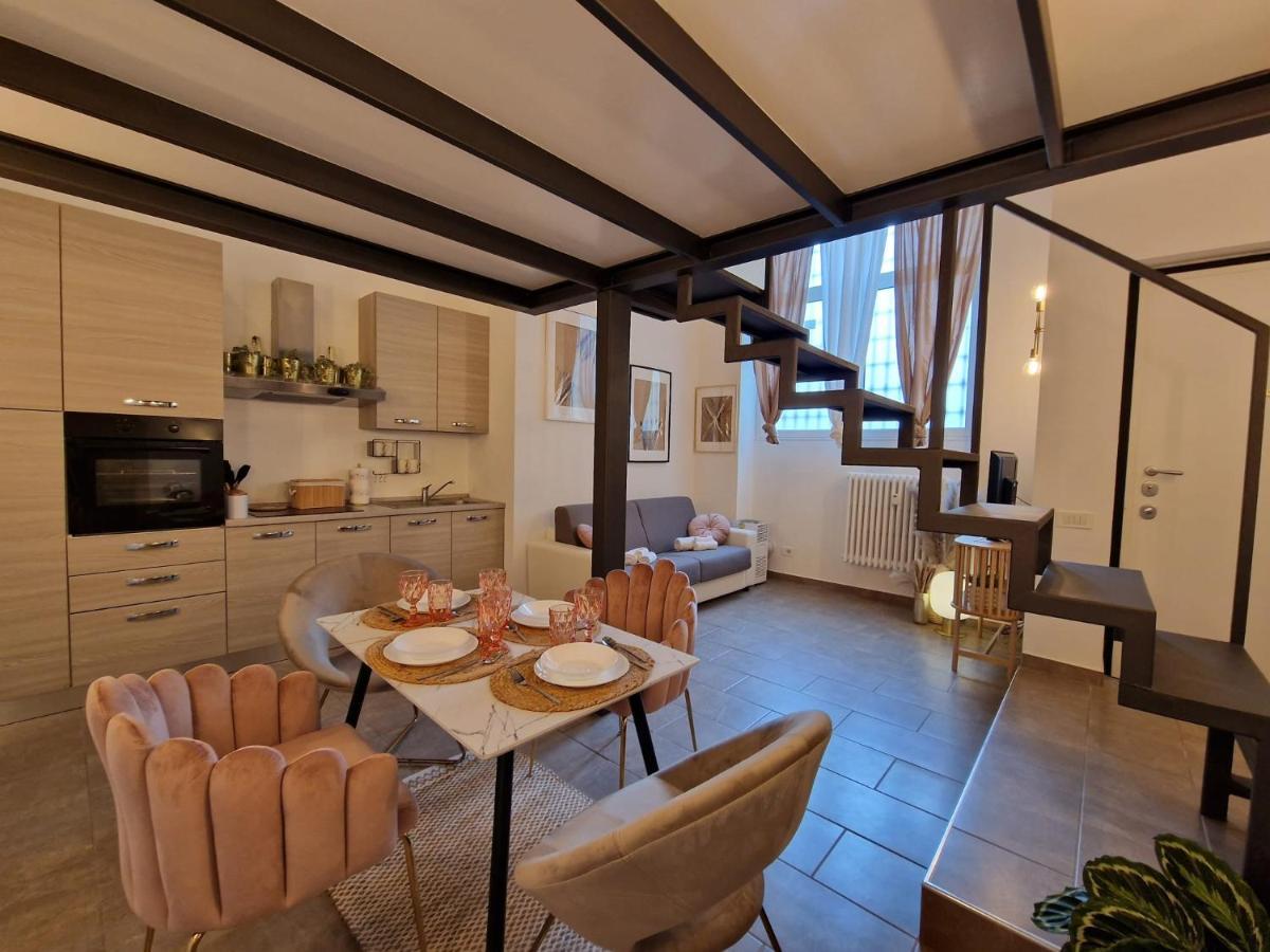Regina In Porta Romana 2 - Sky Tv, Wifi E Breakfast Box Leilighet