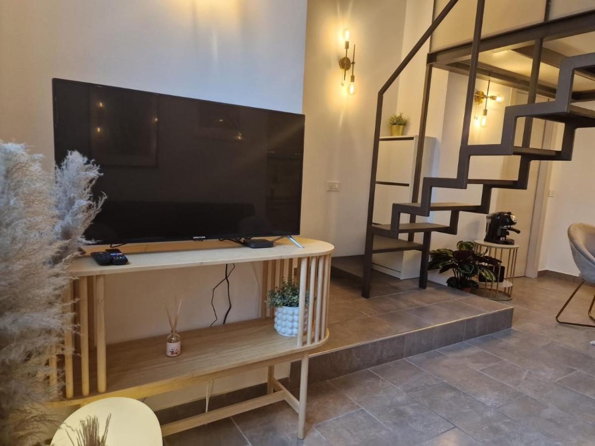 Regina In Porta Romana 2 - Sky Tv, Wifi E Breakfast Box Leilighet *