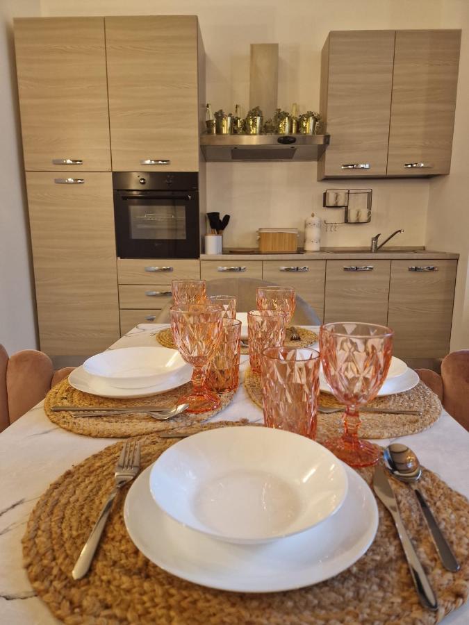 Regina In Porta Romana 2 - Sky Tv, Wifi E Breakfast Box Leilighet *