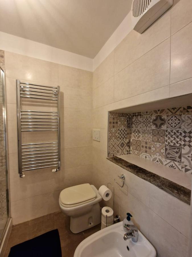 Regina In Porta Romana 2 - Sky Tv, Wifi E Breakfast Box Leilighet Milano
