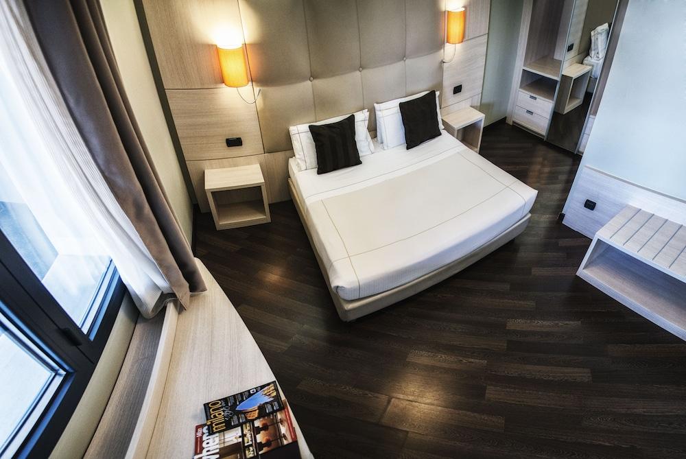 Acca Palace Aa 4* Milano